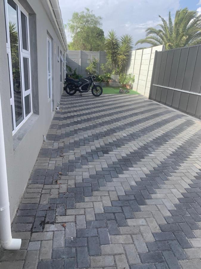 Apartment Spaciousnetflix#wifi#parking#centralwinefarms#mall Cape Town